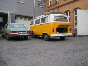 couldn't resist... had to adjust the merc's number plate... ;-)